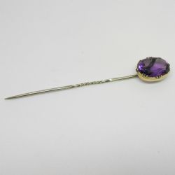 LARGE ANTIQUE OVAL AMETHYST SET STICK PIN TESTS AS 18CT GOLD