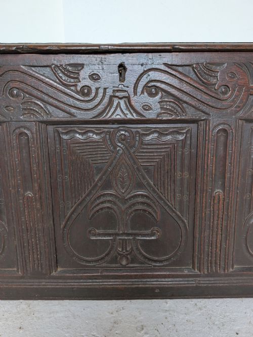 LARGE 17TH CENTURY GLOUCESTERSHIRE COFFER - ADDITIONAL PHOTO 3