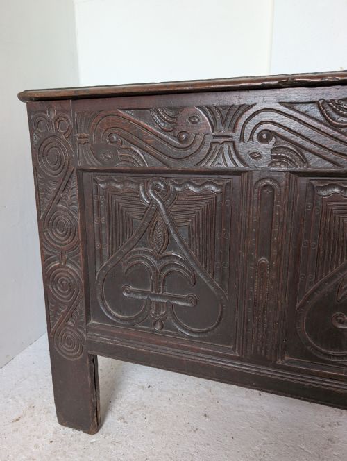LARGE 17TH CENTURY GLOUCESTERSHIRE COFFER - ADDITIONAL PHOTO 9