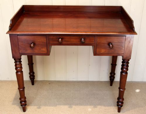 Late 19th Century Mahogany Side Table/washstand