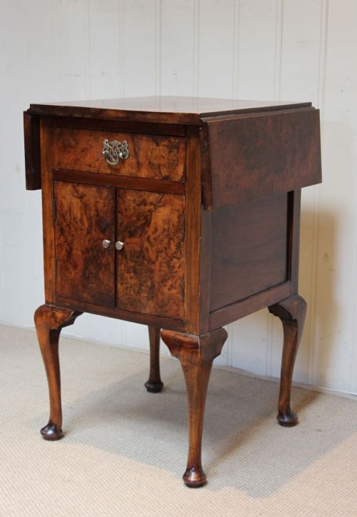 Walnut Queen Anne Style Drop Leaf Table