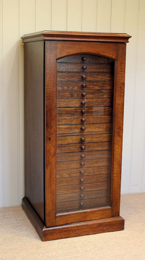 Good Quality Oak Glazed Collectors Cabinet