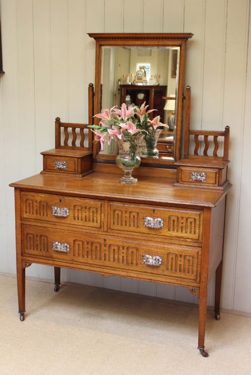 Early 20th Century Arts and Crafts Dressing Table