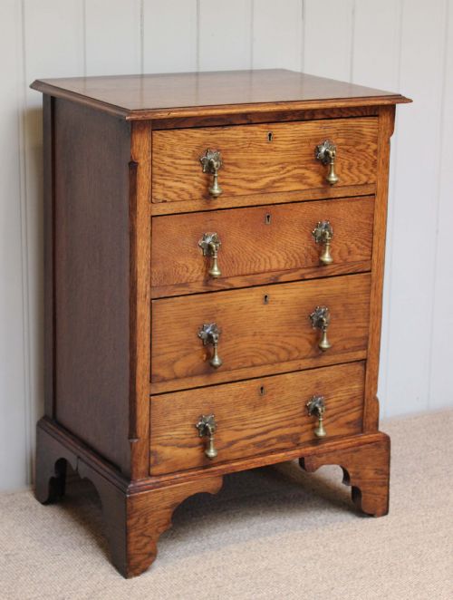 Small Proportioned Solid Oak Chest of Drawers