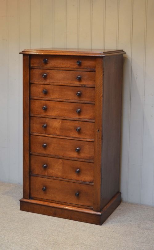 fig 1. Edwardian Oak Wellingon Chest