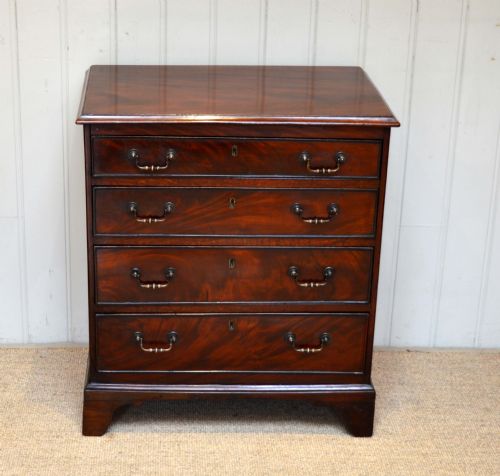 Small Proportioned Mahogany Chest of Drawers