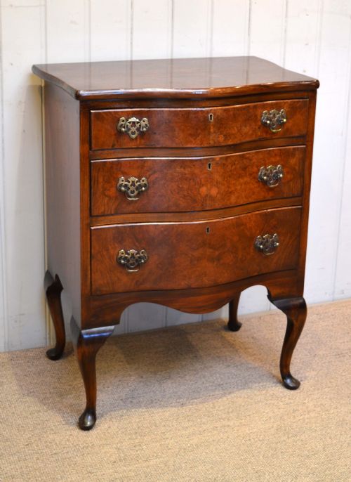 Queen Anne Style Chest Of Drawers 