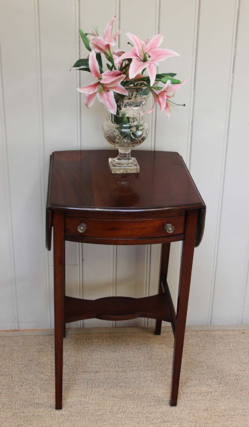 Small Proportioned Mahogany Oval Table