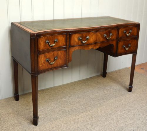 fig 1. Mahogany Kneehole Desk