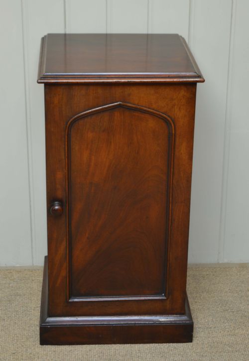 fig 1. Victorian Mahogany Pot Cupboard