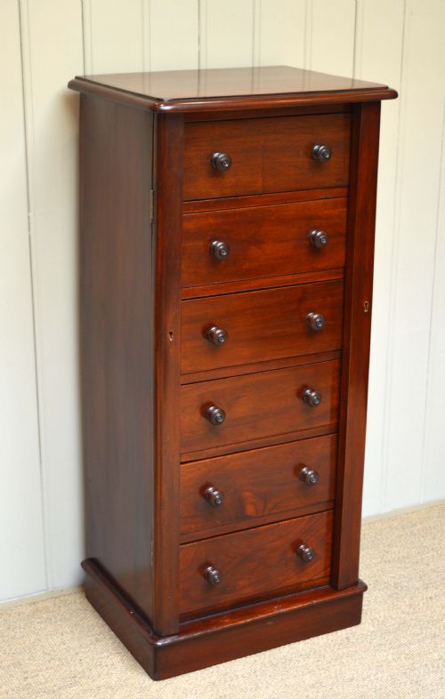 Mahogany Wellington Chest