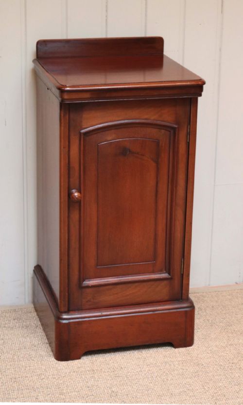 fig 1. Victorian Mahogany Pot Cupboard