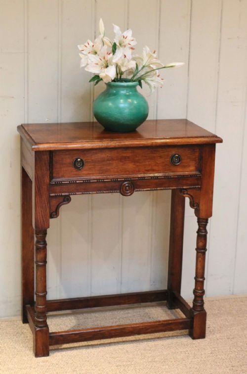 Small Proportioned Oak Side Table
