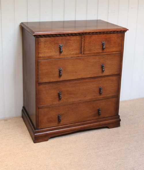 Oak Chest of Drawers