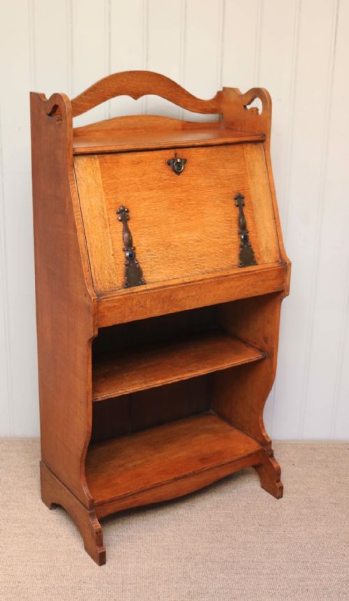 Small Proportioned Arts and Crafts Oak Bureau