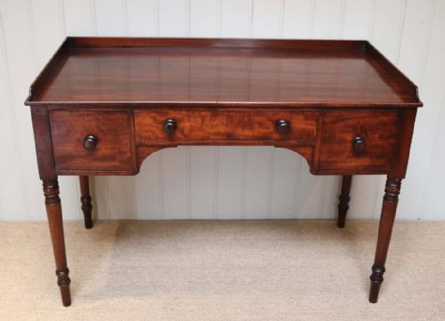 Victorian Mahogany Washstand