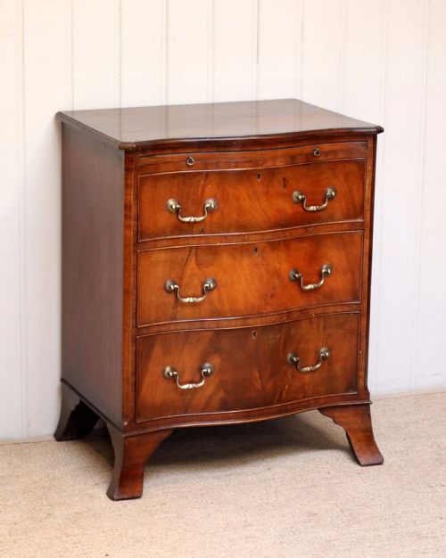 Small Proportioned Mahogany Chest of Drawers