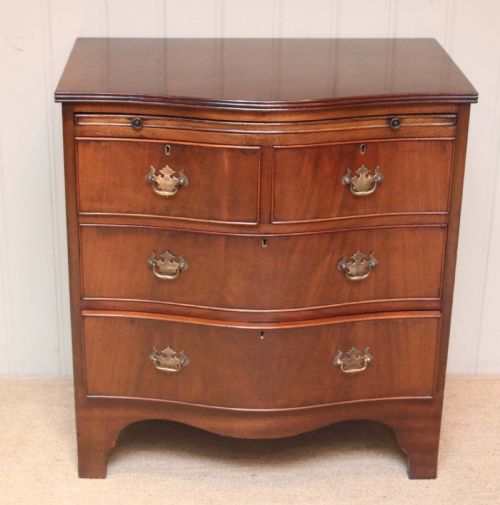 Mahogany Serpentine Front Chest of Drawers