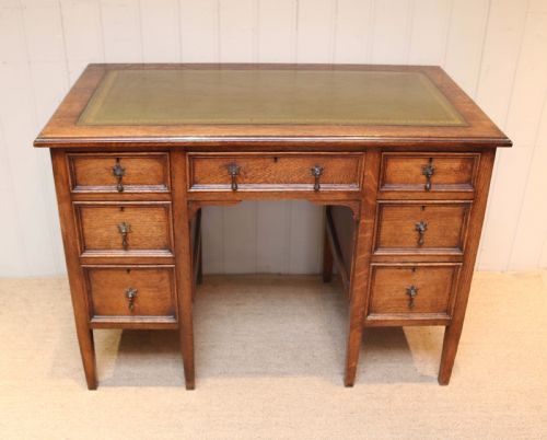 fig 1. Oak Kneehole Desk