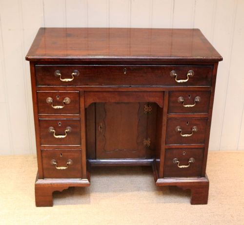 Georgian Mahogany Kneehole Desk