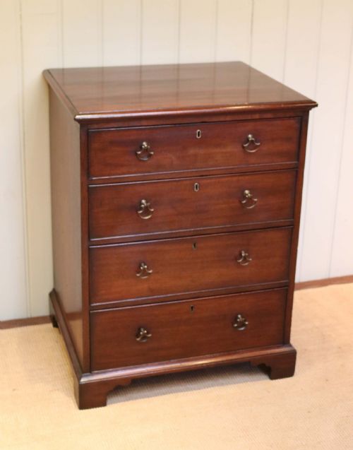 Small Late Georgian Mahogany Chest of Drawers