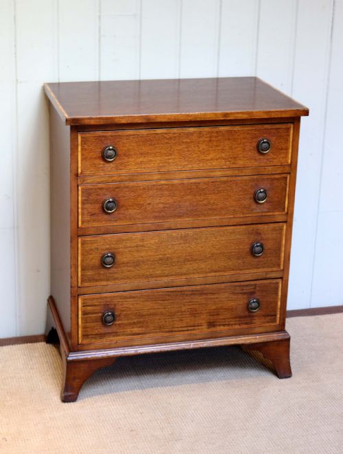 Small Proportioned Mahogany Chest of Drawers