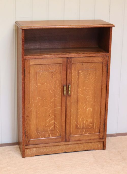 Small Proportioned Oak Cabinet