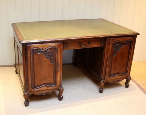 fig 1. Substantial Oak Partners Desk