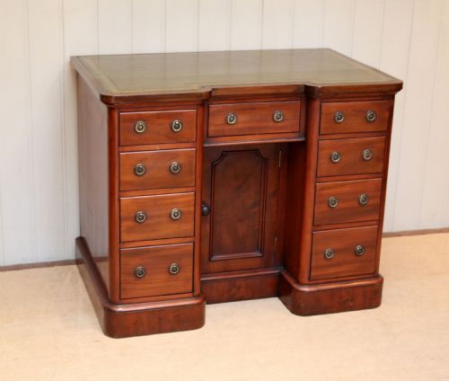 Late 19th Century Mahogany Kneehole Desk