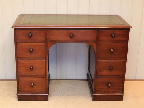 Late 19th Century Mahogany Kneehole Desk