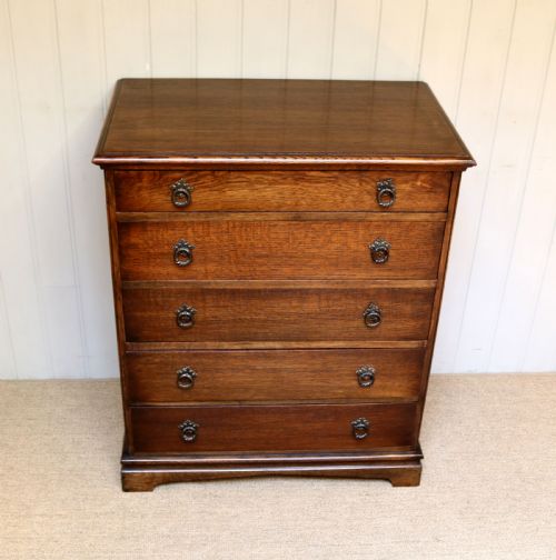 Oak Chest of Drawers