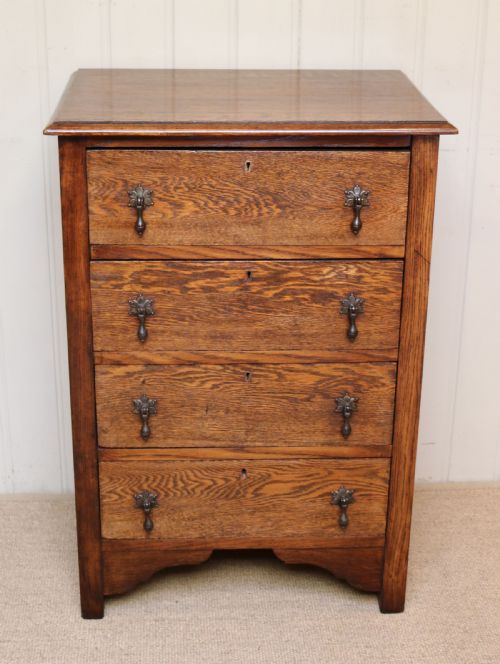 Small Proportioned Oak Chest of Drawers