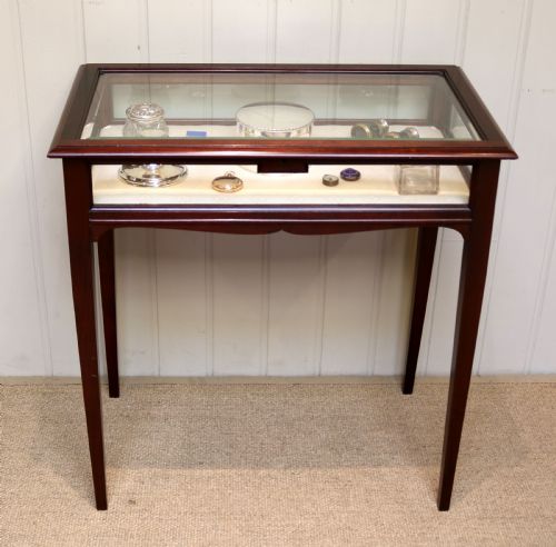 fig 1. Edwardian Mahogany Bijouterie Table