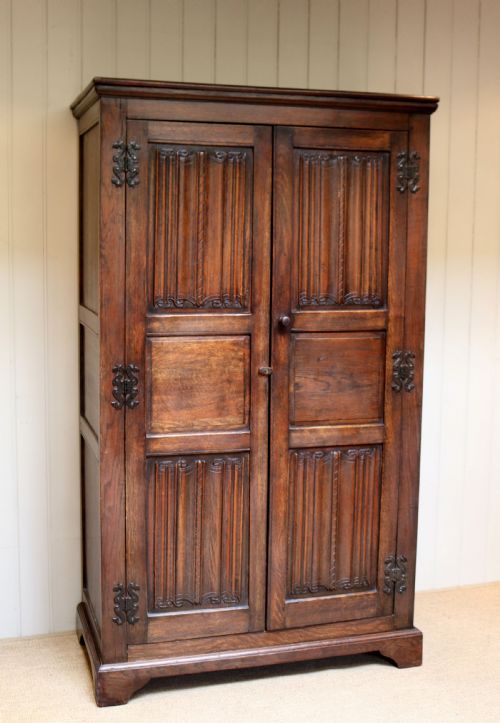 Oak Linenfold Wardrobe