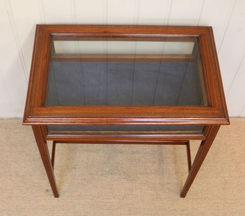 fig 1. Mahogany Bijouterie Table