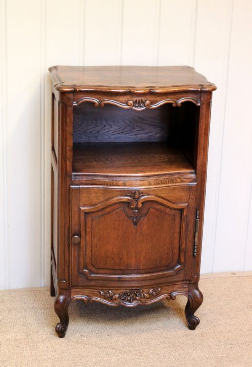 Small Oak Cabinet