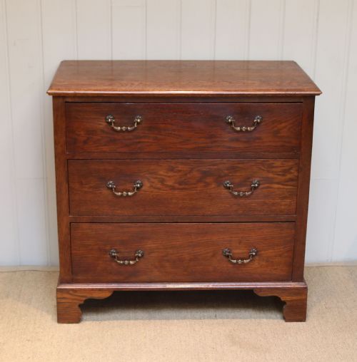 Small Oak Chest of Drawers