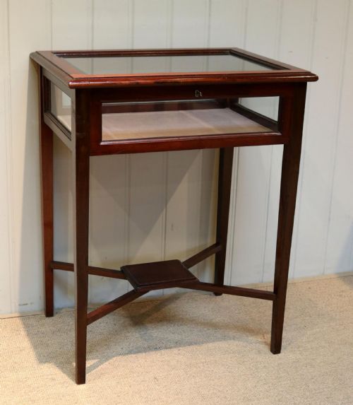 Mahogany Bijouterie / Display Table