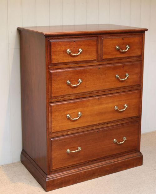 Late 19th Century Walnut Chest of Drawers