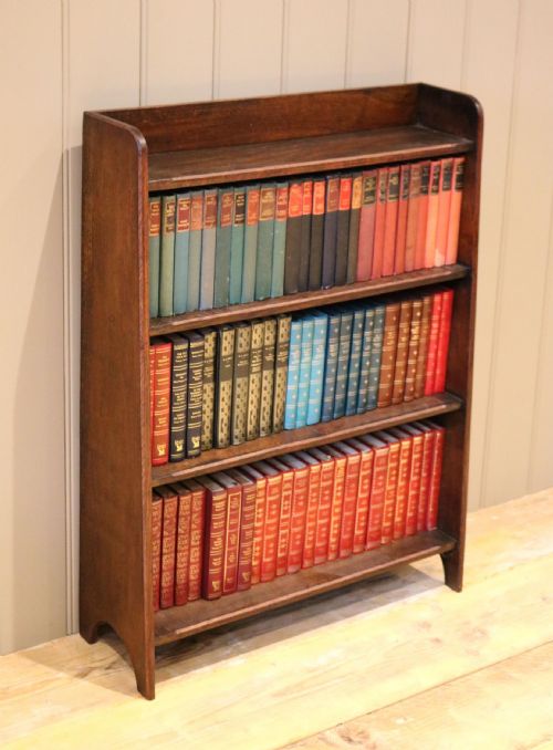 Small Graduated Open Oak Bookcase