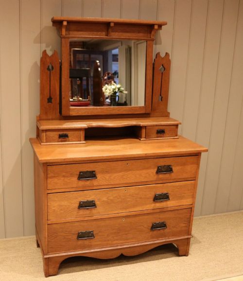 Arts & Crafts Oak Dressing Chest