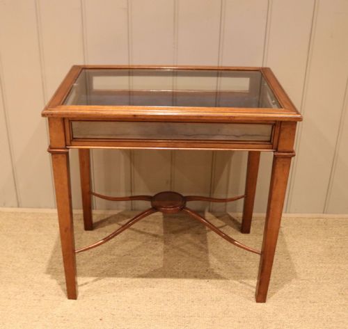 Small Edwardian Mahogany Bijouterie Table