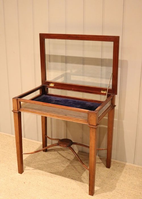fig 1. Small Edwardian Mahogany Bijouterie Table