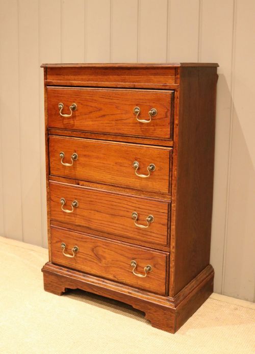 Small Oak Chest of Drawers