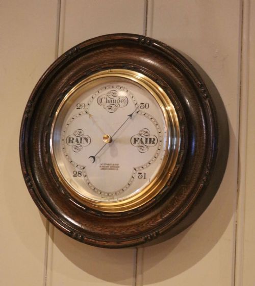 fig 1. Oak Circular Aneroid Barometer