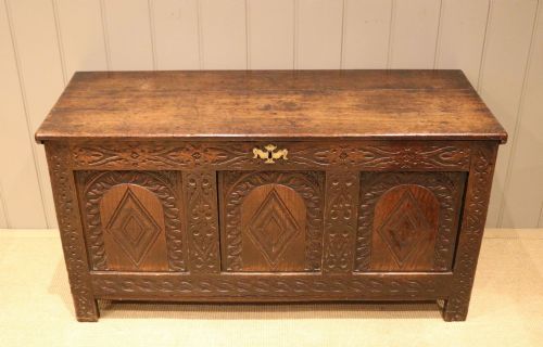 Late 17 Th Century Oak Coffer