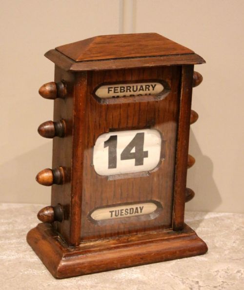 fig 1. Edwardian Oak Desk Calendar