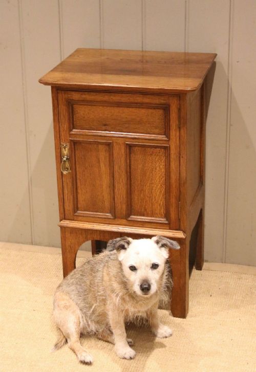 fig 1. Arts & Crafts Single Oak Bedside Cabinet