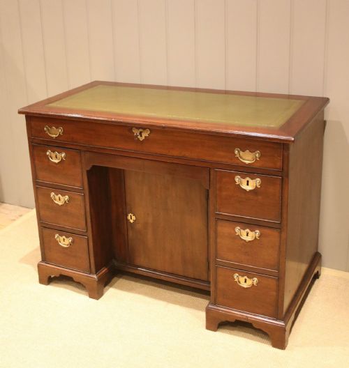 fig 1. George III Mahogany Kneehole Desk