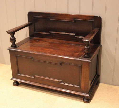 Small Oak Settle